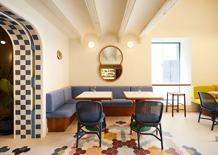 Casa Clarita 4*